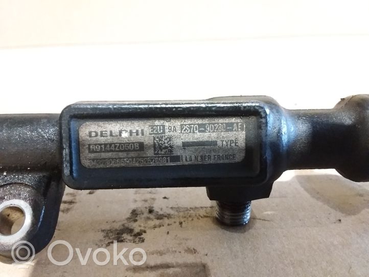 Ford Mondeo Mk III Regulator ciśnienia paliwa 93077507A