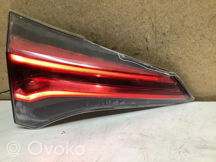 Toyota RAV 4 (XA40) Lampy tylnej klapy bagażnika 8159042031