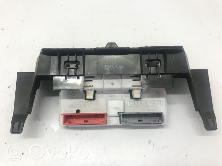 Nissan Kubistar Monitor / wyświetlacz / ekran 7700436305A