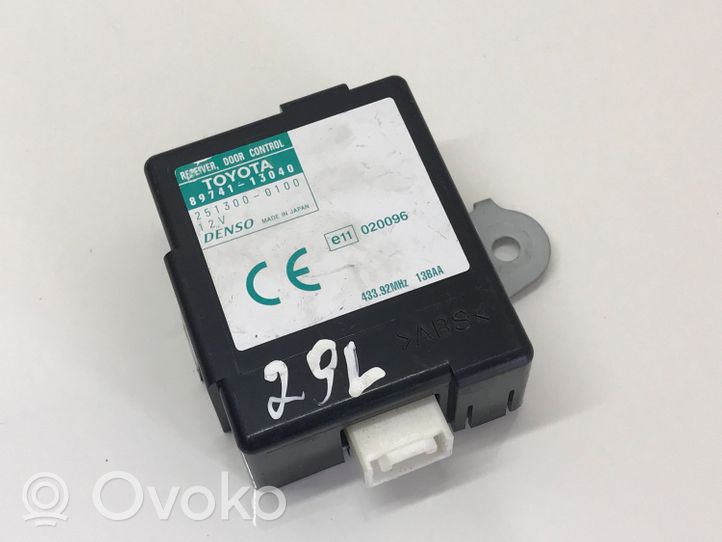 Toyota Corolla Verso E121 Centrālās atslēgas vadības bloks 8974113040