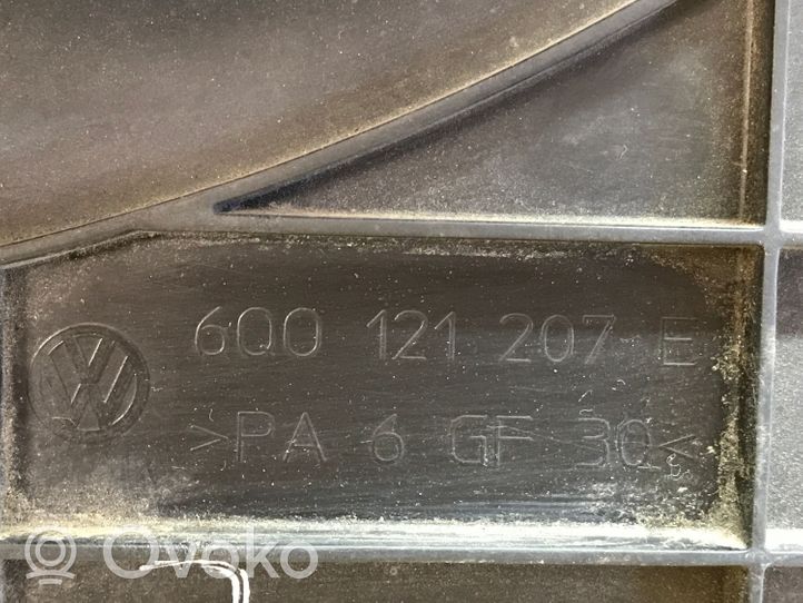 Volkswagen Fox Ventilador del aire acondicionado (A/C) (condensador) 6Q0121207E