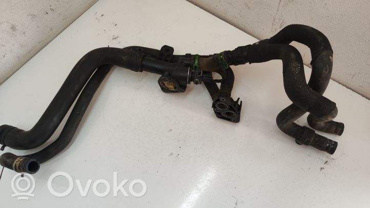 Renault Clio III Boîtier de thermostat / thermostat V702183C