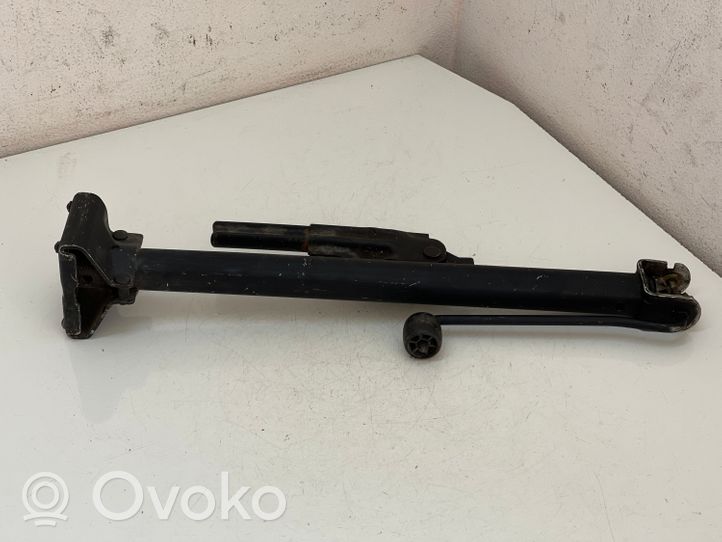 BMW 7 E38 Lift Jack 71121181541