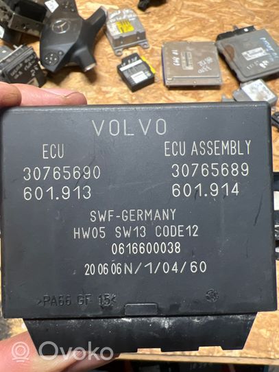 Volvo V70 Pysäköintitutkan (PCD) ohjainlaite/moduuli 30765689