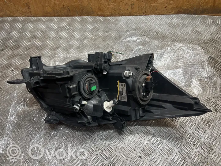 Toyota Auris 150 Lampa przednia 8115002470