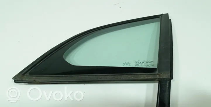 Citroen DS3 Основное стекло передних дверей (четырехдверного автомобиля) 