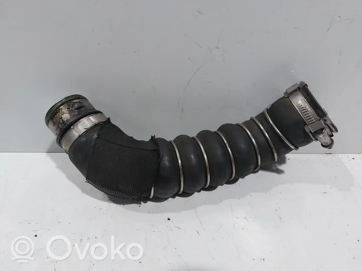 Audi A4 S4 B7 8E 8H Manguera/tubo del intercooler 038131111J