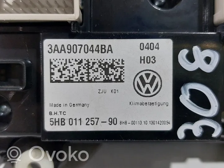 Volkswagen PASSAT B7 Centralina del climatizzatore 3AA907044BA