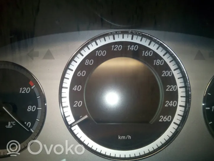 Mercedes-Benz GLK (X204) Compteur de vitesse tableau de bord A2049023600
