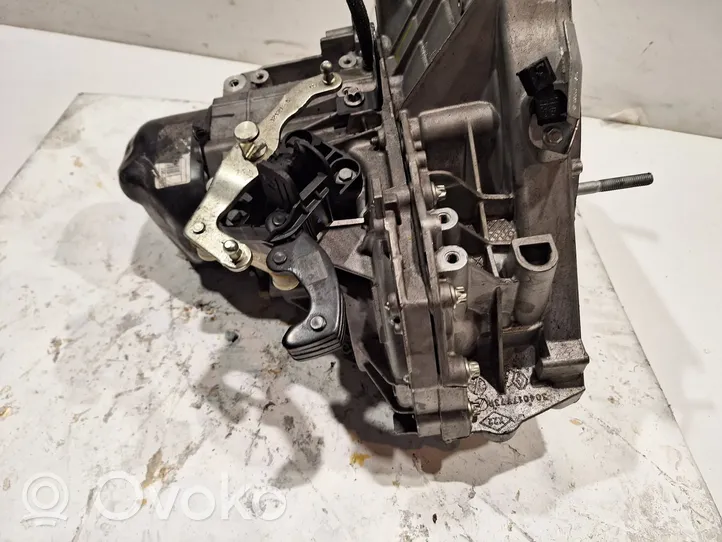 Renault Captur Manual 5 speed gearbox JR5357