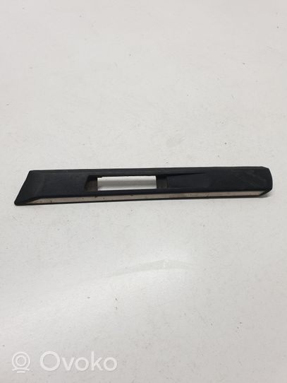 BMW 7 E38 Rivestimento parafango (modanatura) 8208388