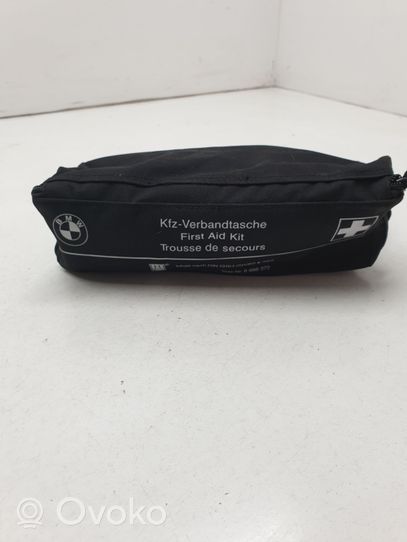 BMW X5 E70 First aid kit 