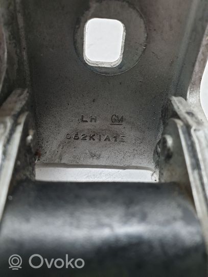 Opel Meriva B Zawias górny drzwi przednich 062KIA1E