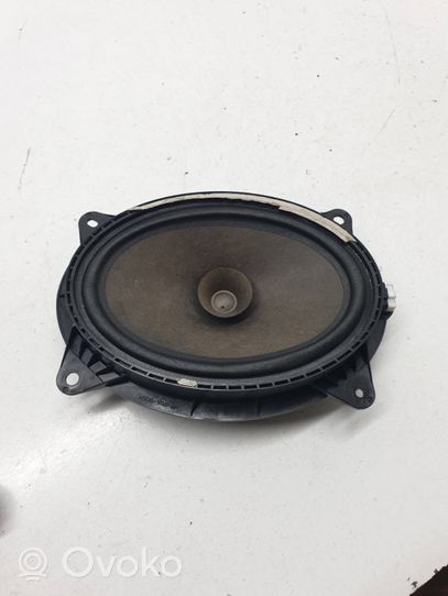 Toyota Avensis T270 Altoparlante portiera anteriore 8616005140