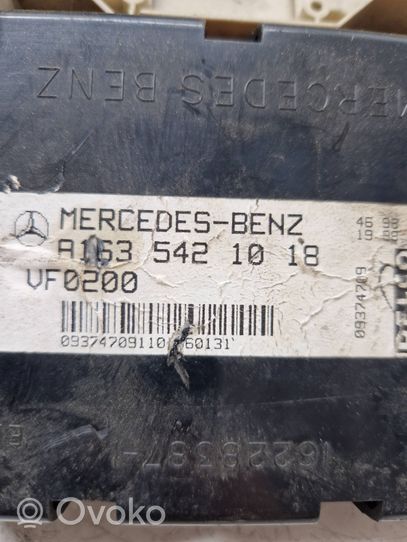 Mercedes-Benz ML W163 Illuminazione sedili anteriori A1635421018