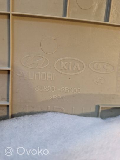 Hyundai Santa Fe Jalkatilan sivukoristelista 858232B000