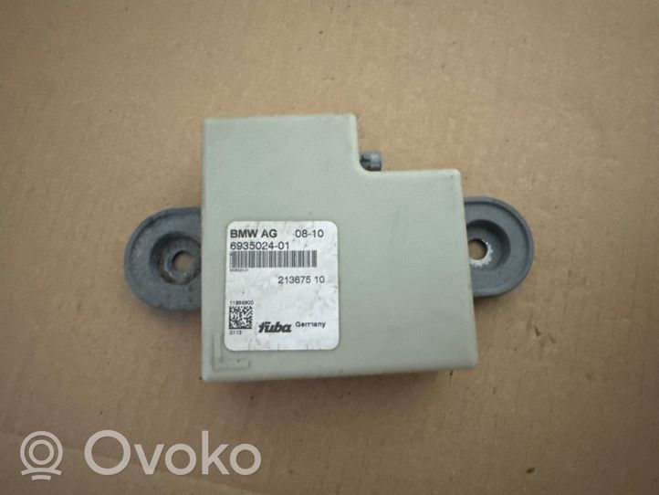 BMW X5 E70 Antenas pastiprinātājs 6935024