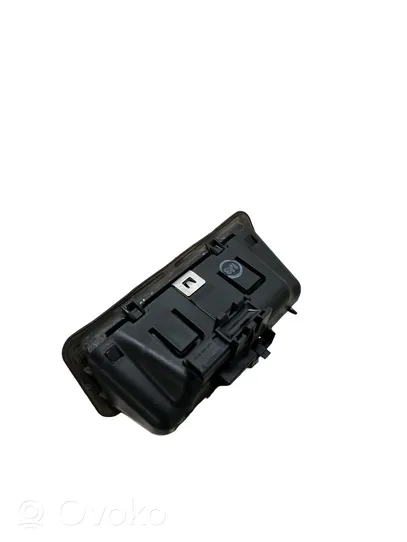 BMW 3 E92 E93 Przełącznik / Przycisk otwierania klapy bagażnika 7118158
