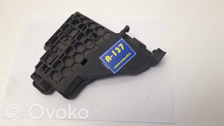 Audi A8 S8 D2 4D Staffa di montaggio della batteria K948459F