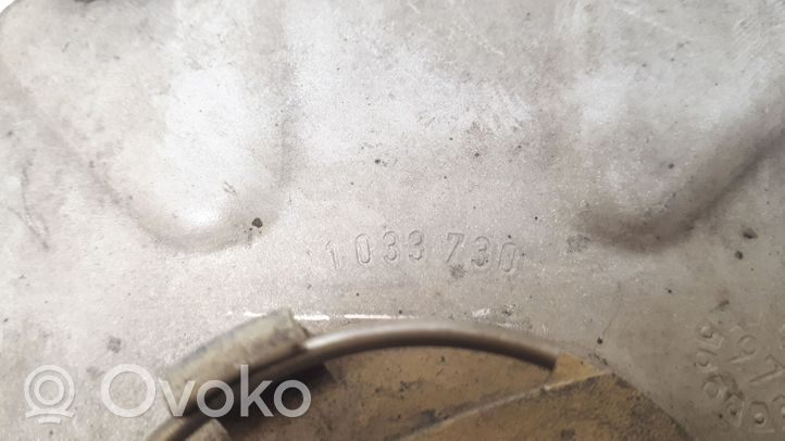 Ford Mondeo MK II Osłona nakrętki koła 1033730