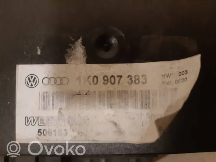 Volkswagen PASSAT B6 Sterownik / Moduł haka holowniczego 1K0907383