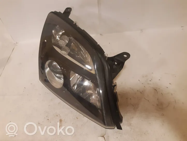 Opel Vectra C Lampa przednia 15588800