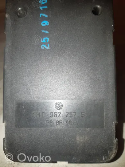 Ford Galaxy Keskuslukituksen alipainepumppu 1H0962257G