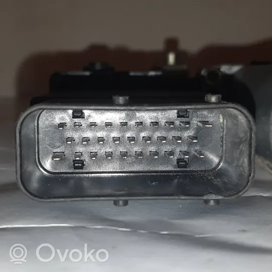 Volkswagen PASSAT B5 Priekinis varikliukas langų pakėlėjo 0130821695