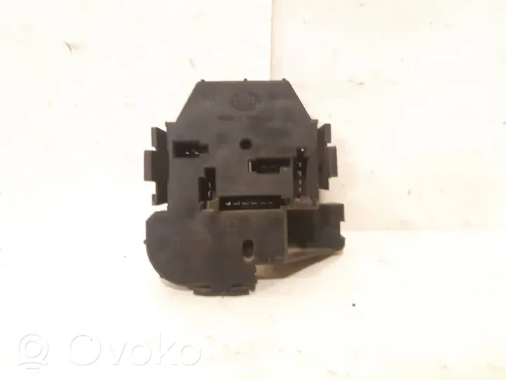 Volkswagen PASSAT B3 Wkład lampy tylnej 357945258