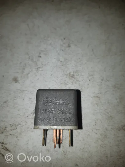 Volkswagen Touran I Other relay 141951253B