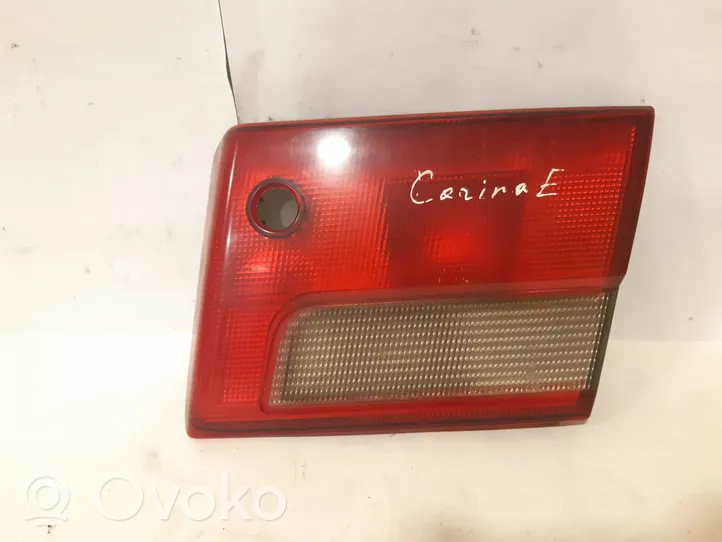 Toyota Carina T190 Aizmugurējais lukturis virsbūvē 22910202