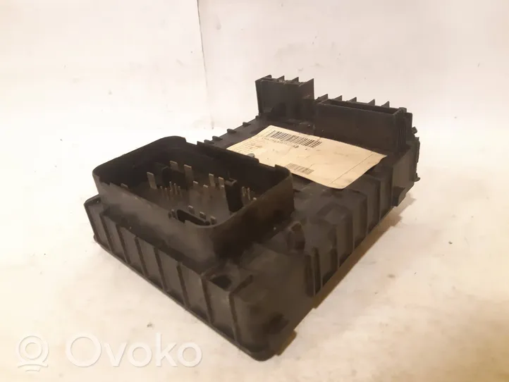 Volkswagen Golf V Module de fusibles 1K0937125A