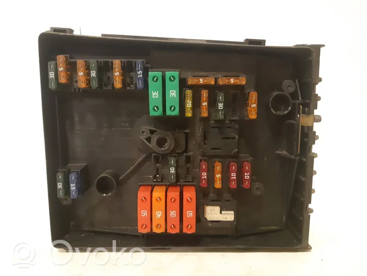 Volkswagen Eos Module de fusibles 1K0937125A