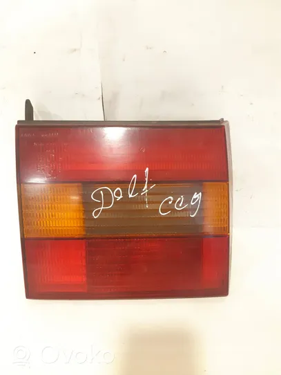 Volkswagen PASSAT B4 Lampy tylnej klapy bagażnika 3A5945107