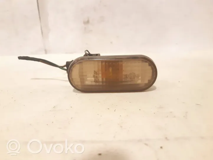 1H0949111 Volkswagen Golf III Front fender indicator light, 3.50 € | RRR