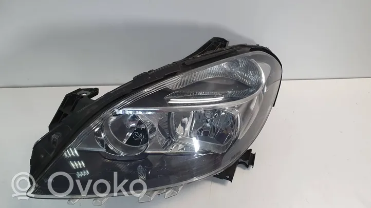 Mercedes-Benz B W246 W242 Lampa przednia A2468200161