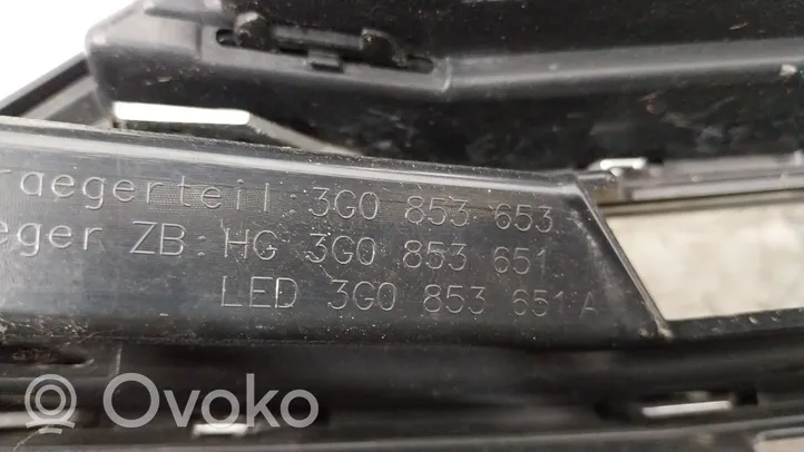 Volkswagen PASSAT B8 Grille calandre supérieure de pare-chocs avant 3G0853651