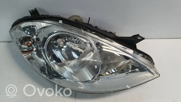 Mercedes-Benz A W169 Lampa przednia A1698200261