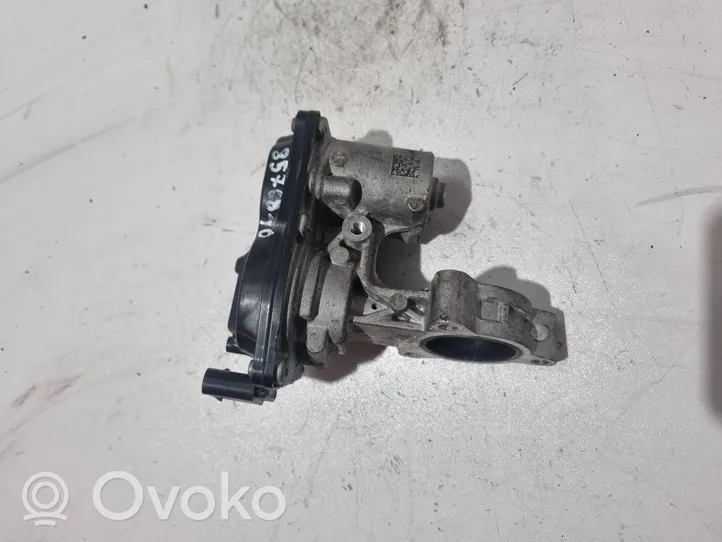 BMW 5 G30 G31 Valvola corpo farfallato 8576810