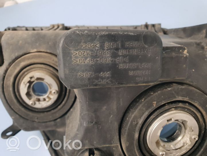 Toyota Corolla Verso AR10 Priekšējais lukturis 811700F010