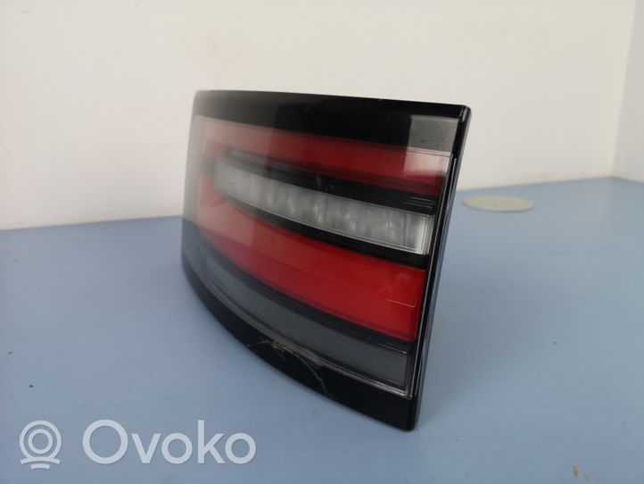 Land Rover Discovery 5 Lampy tylnej klapy bagażnika HY3213192BD