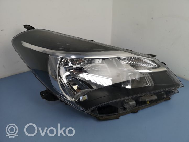 Toyota Yaris Lampa przednia 0D158