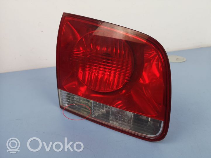 Volkswagen Touareg I Lampy tylnej klapy bagażnika 7L6945093H