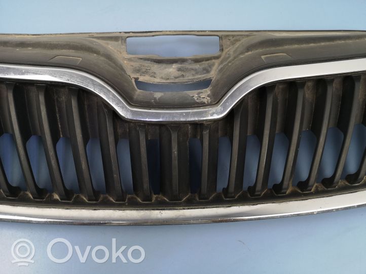 Skoda Rapid (NH) Grille calandre supérieure de pare-chocs avant 5JA853668