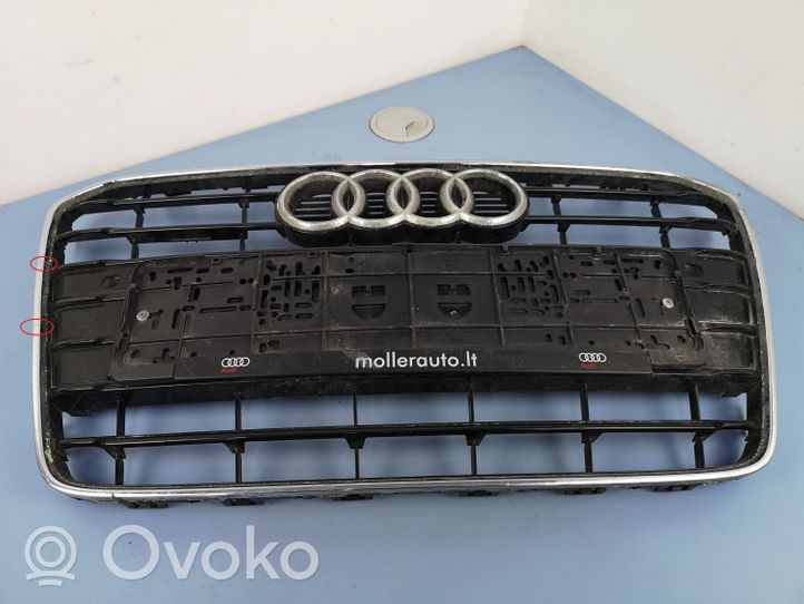 Audi A5 8T 8F Grotelės viršutinės 8T0853651G