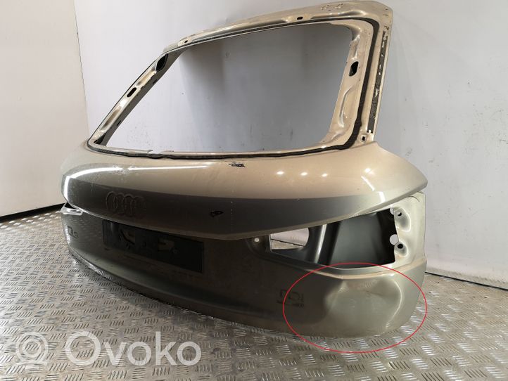 Audi Q3 8U Tylna klapa bagażnika 8U0827025