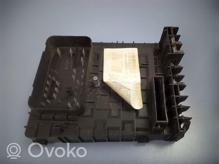 Skoda Octavia Mk2 (1Z) Ramka / Moduł bezpieczników 1K0937125A