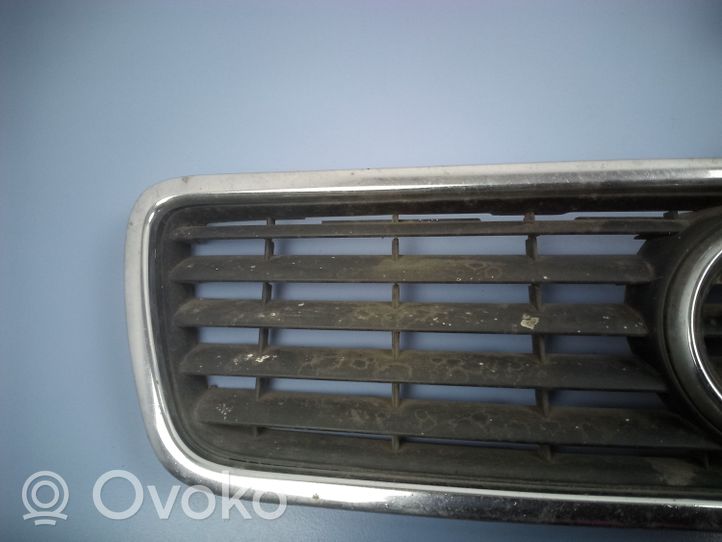 Audi A4 S4 B5 8D Передняя решётка 8D0853651J