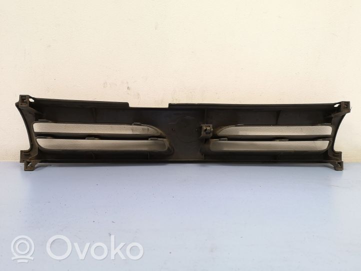 Nissan Primera Maskownica / Grill / Atrapa górna chłodnicy 6231079N00PP0