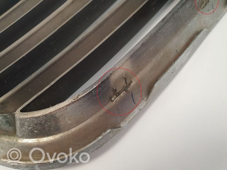 Mitsubishi L200 Grille calandre supérieure de pare-chocs avant MN142327